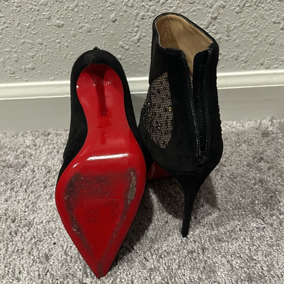 Christian Louboutin Papilloboot 100 Veau Velours
Black Suede Ankle Boots - Picture 3 of 7